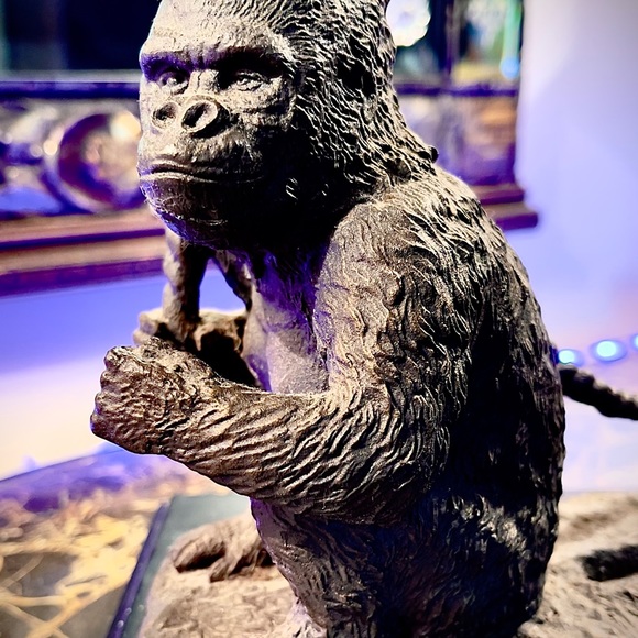 Gorilla pulling baby gorillas Card Holder - Picture 4 of 7